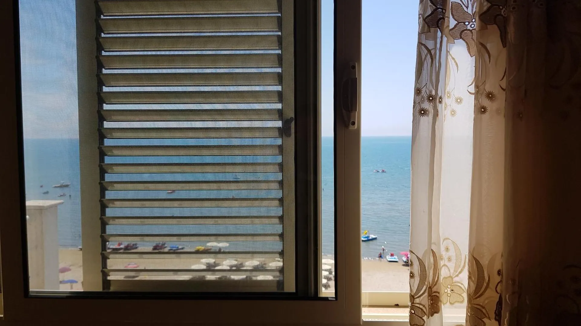 Seaview Apartments Right At The Beach Durres