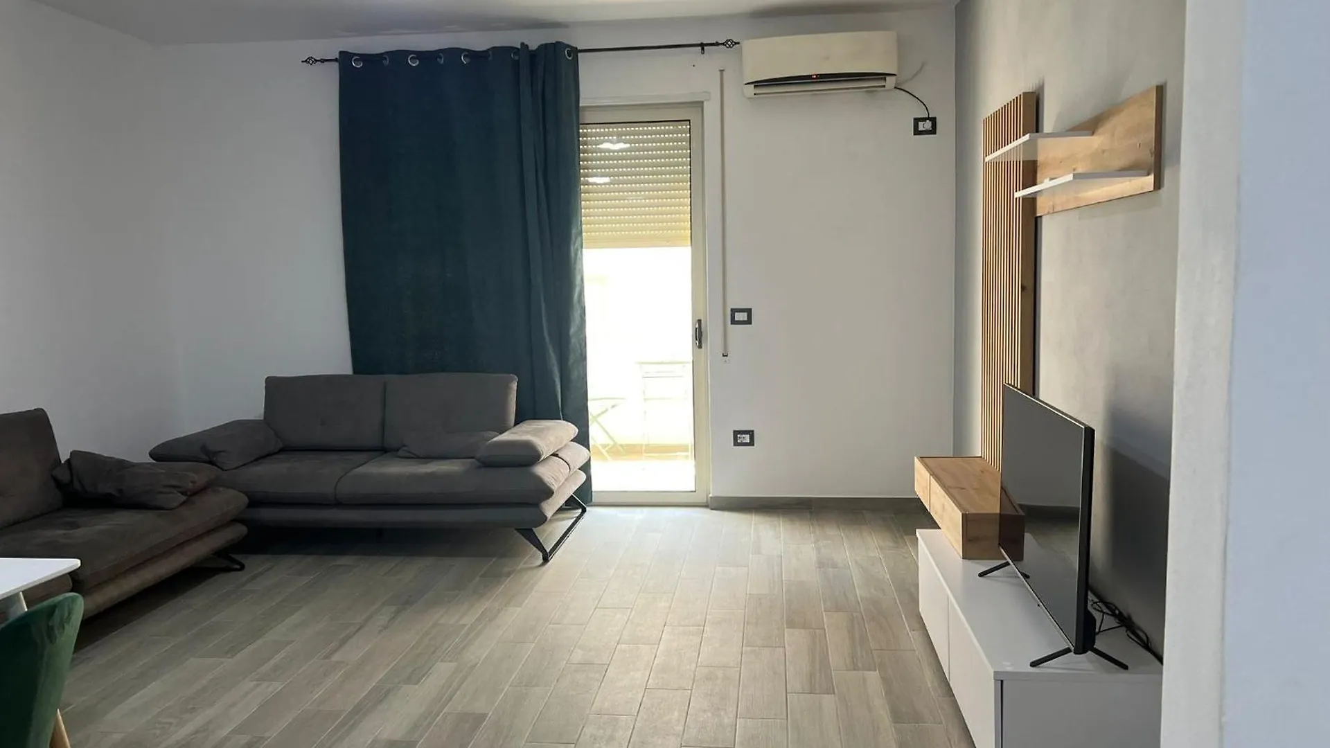 Seaview Apartments Right At The Beach Durres